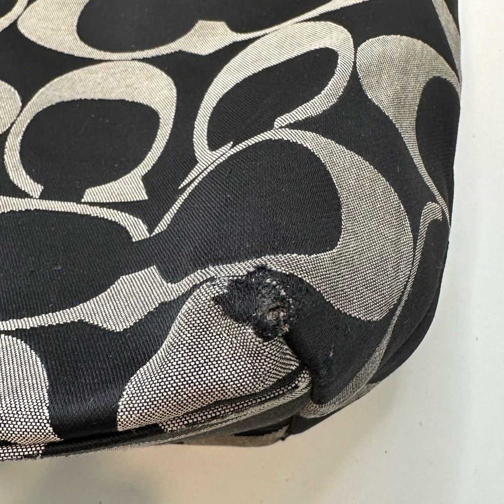 Coach Laura Signature Tote Bag – Black/Gray Canvas with Patent Leather Trim - Picture 11 of 12